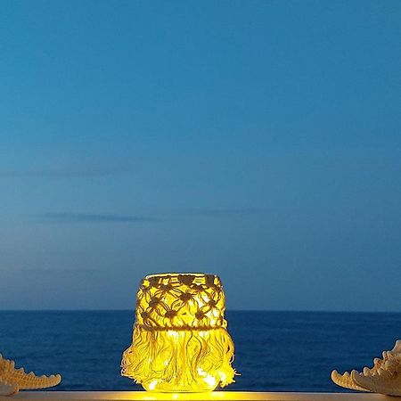 Amazing Beachfront Apartment In Hersonissos Hersonissos (Crete) Exterior foto