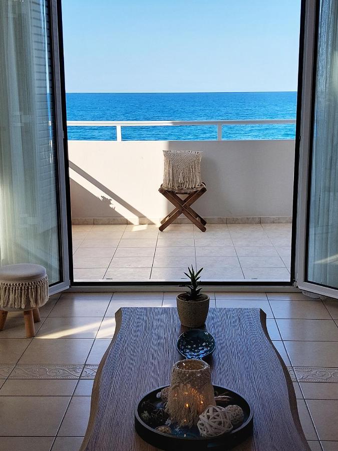 Amazing Beachfront Apartment In Hersonissos Hersonissos (Crete) Exterior foto