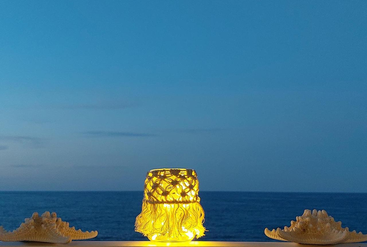 Amazing Beachfront Apartment In Hersonissos Hersonissos (Crete) Exterior foto